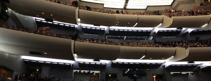 Opéra Bastille is one of Posti che sono piaciuti a Jason.