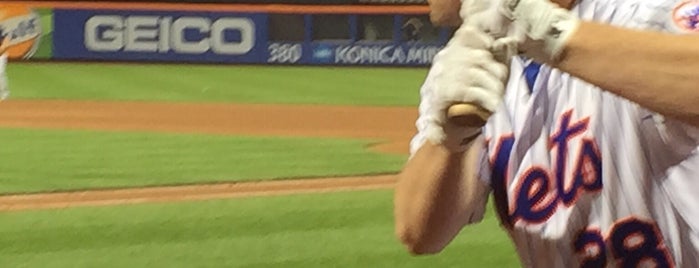 Citi Field is one of Jason'un Beğendiği Mekanlar.