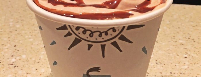 Caribou Coffee is one of Lieux qui ont plu à H.