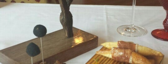 Largo do Paço is one of restaurantes.