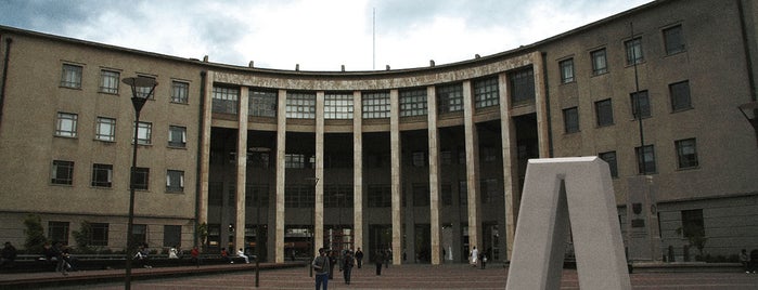 Plaza de los Tribunales is one of #YoAmoALaRoja.