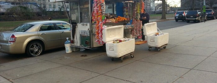 Sami's Hot Dog Cart is one of Washington.