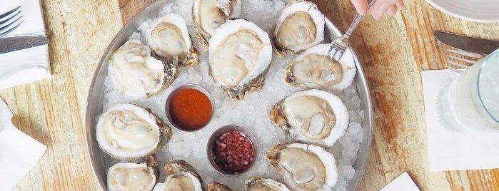 Pêche is one of The 15 Best Places for Oysters in New Orleans.