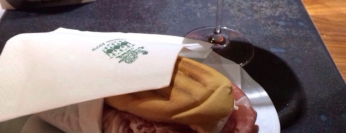 Panino Giusto is one of A Weekend In Milan.