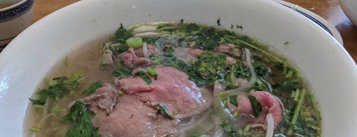 Pho Minh is one of Lugares favoritos de Ethan.