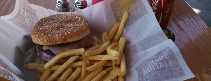 Burger Station is one of Gio : понравившиеся места.