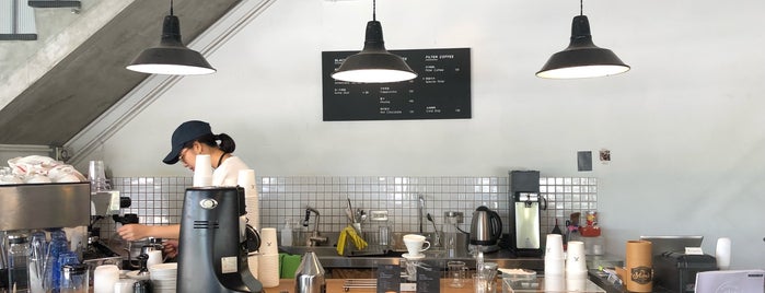 Paper St. Cafe is one of Florian 님이 저장한 장소.