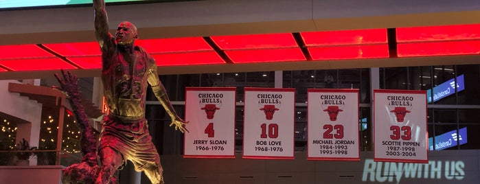 Chicago Bulls Front Office is one of Ramel'in Beğendiği Mekanlar.