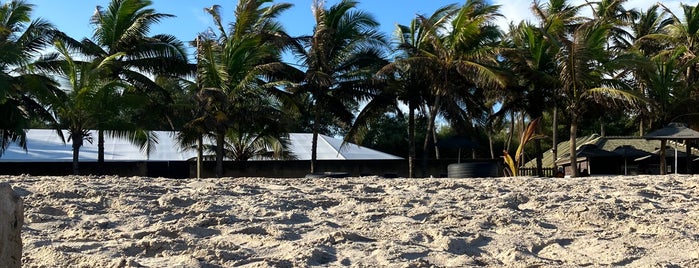 Labadi Beach is one of Lieux sauvegardés par Kimmie.