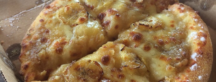 Domino's Pizza is one of Lugares guardados de ꌅꁲꉣꂑꌚꁴꁲ꒒.