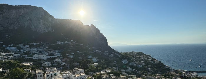 Isola di Capri is one of 내가 좋아하는 곳.