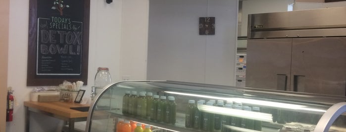 Pure Life Juice Company is one of Lieux qui ont plu à Misha.