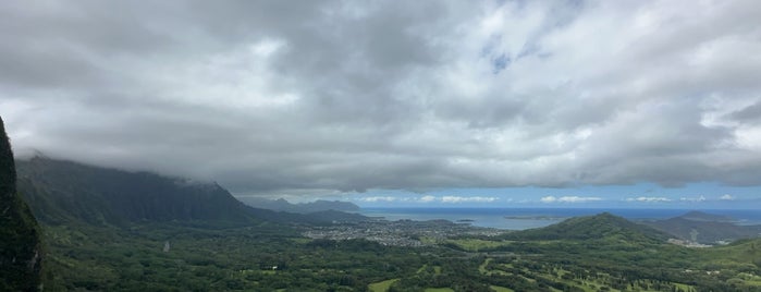 Nuʻuanu Pali Lookout is one of Oahu.