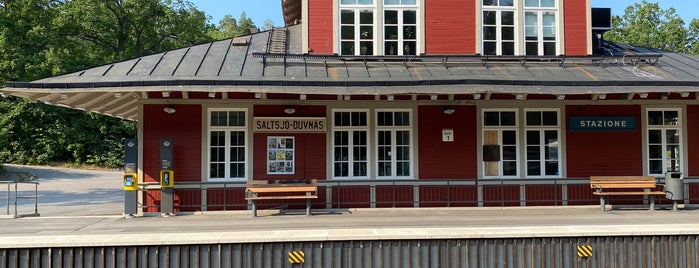 Saltsjö-Duvnäs (L) is one of SE - Sthlm - Saltsjöbanan.