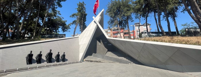 Şehitler Abidesi is one of ✔ Türkiye - Tekirdağ.