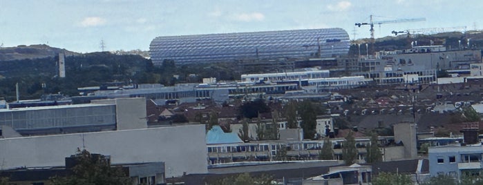 FC Bayern Erlebniswelt is one of Wien-München.