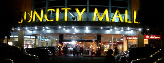 SunCity Mall is one of Lieux qui ont plu à Grace.