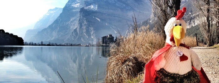 Lago di Toblino is one of Posti che sono piaciuti a Veronika.