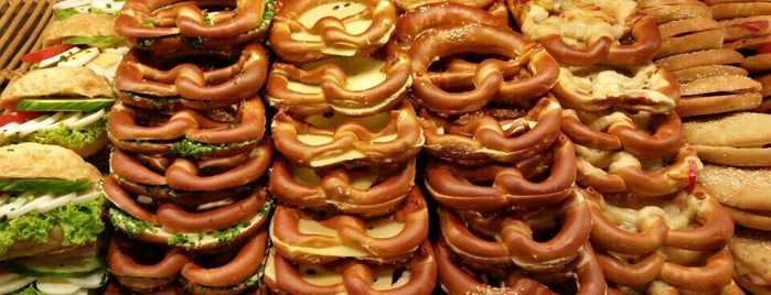 Heberer's Traditional Bakery is one of M'ın Beğendiği Mekanlar.