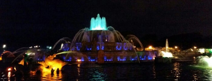Clarence Buckingham Memorial Fountain is one of Tempat yang Disukai M.