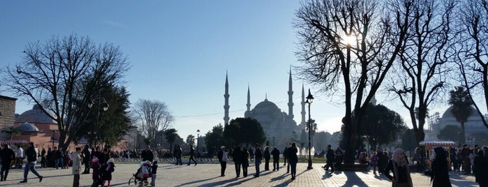 Sultanahmet Meydanı is one of Orte, die M gefallen.