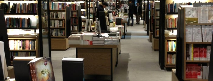 Eslite Bookstore is one of Shopping HK.