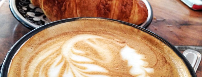 La Colombe Coffee Roasters is one of Posti che sono piaciuti a Khalil.