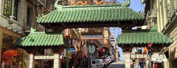 Chinatown Gate is one of San Francisco Tourists' Hits.