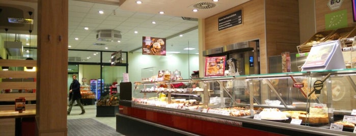 Kaiser's is one of Lugares favoritos de Maria.