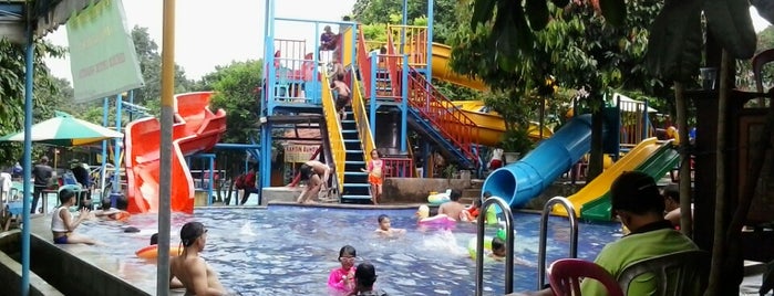 Batoe 54 Swimming Pool is one of Hang Out.