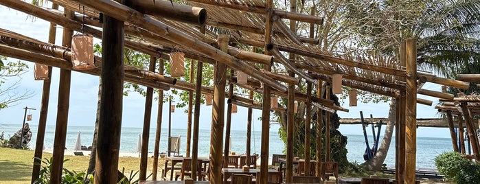 Bamboo Beach is one of Tempat yang Disukai Giovanni.