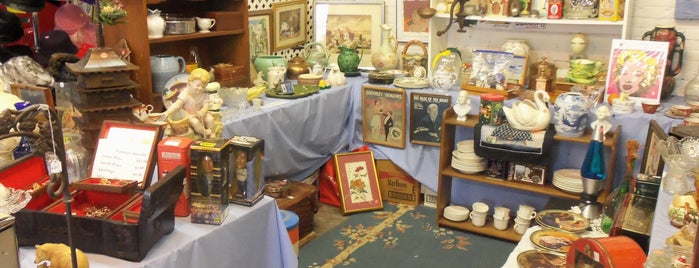 Hidden Treasures Antiques and Collectables is one of Antiques.