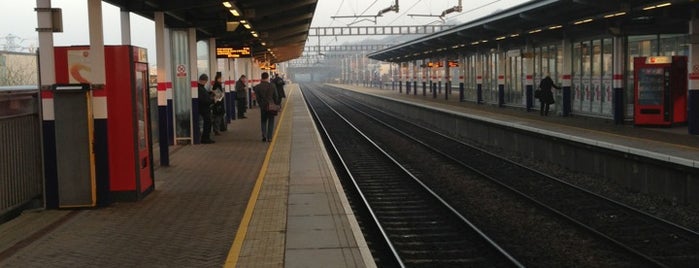 Luton Airport Parkway Railway Station (LTN) is one of UK Train Stations.