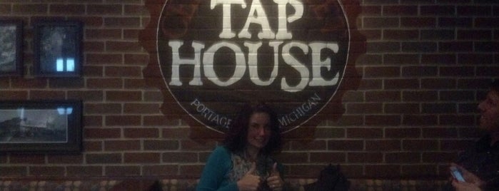 Centre Street Tap House is one of Lugares favoritos de Brenna.