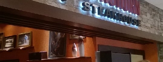 LongHorn Steakhouse is one of Tempat yang Disukai Sherri.