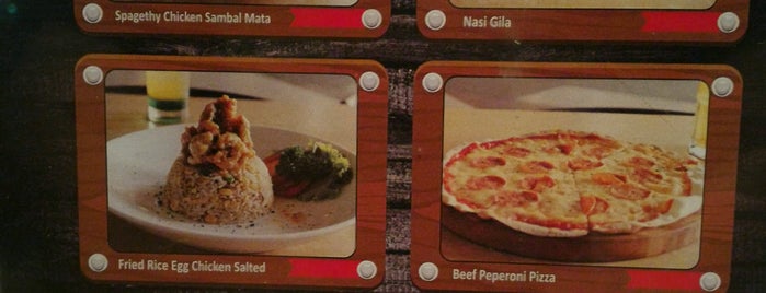 Pizza en Bier is one of Kuliner sby.