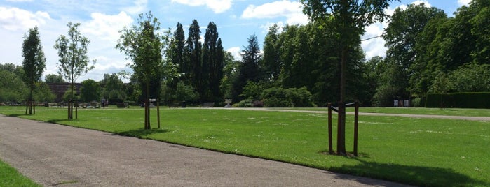 Regent's Park is one of London.
