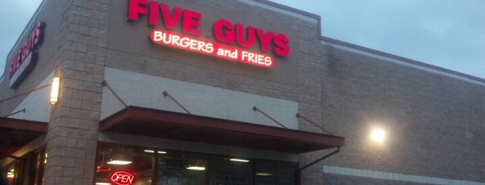 Five Guys is one of สถานที่ที่ mark ถูกใจ.