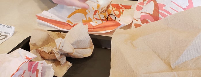 Taco Bell is one of Tracyさんのお気に入りスポット.