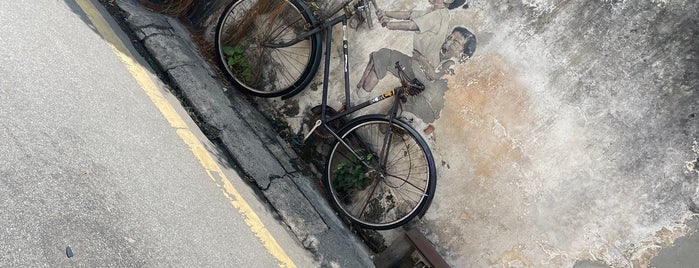 Penang Street Art : Kids on Bicycle is one of Locais salvos de Javier Anastacio.