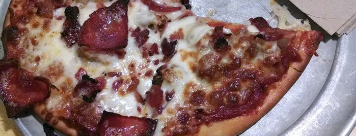 LaRosa's Pizzeria Wyoming is one of Locais curtidos por Erica.