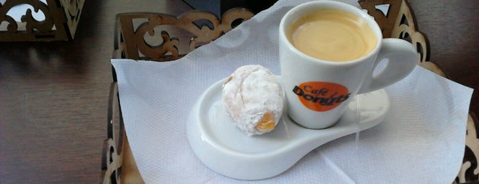 Café Donuts is one of Lieux qui ont plu à Raphael.