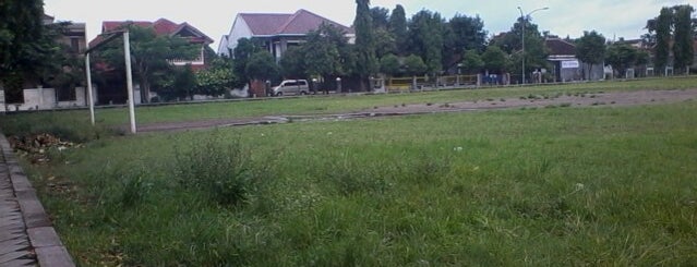 Lapangan Mancasan, Wirobrajan, Jogja is one of Locais curtidos por donnell.