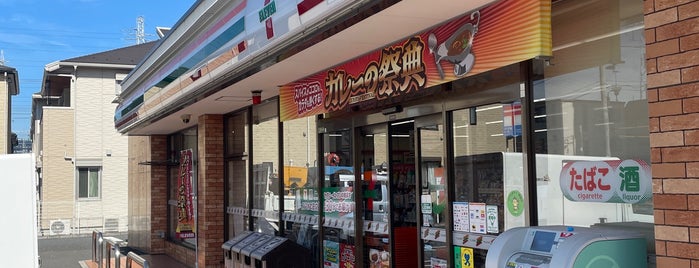 セブンイレブン 足立六町1丁目店 is one of コンビニ.