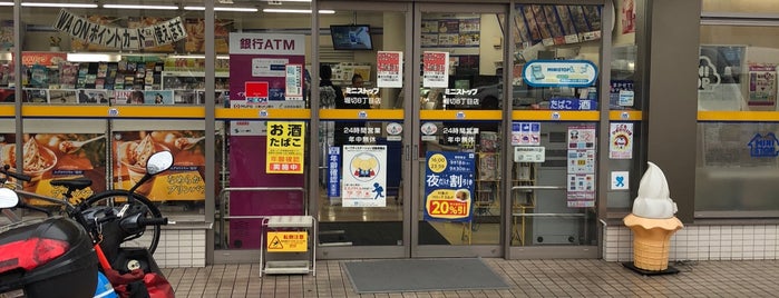 Ministop is one of 都内で駐車場のあるコンビニ.
