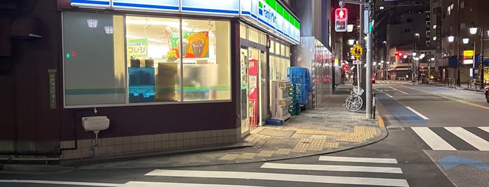 ファミリーマート 荒川尾竹橋店 is one of ファミリーマート.