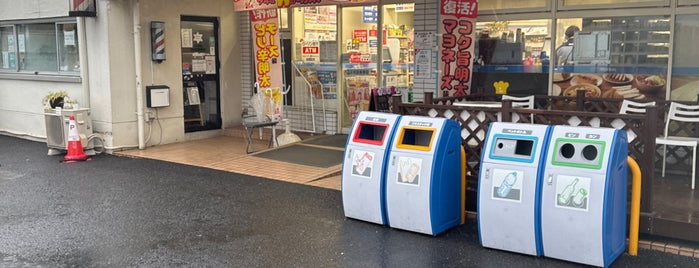 ローソン ポートストア品川店 is one of 珍スポット、ネタスポット集(変な場所).