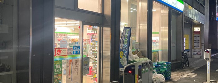 ファミリーマート 銀座木挽町通り店 is one of Must-visit Convenience Stores in 中央区.