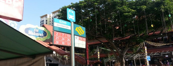 Bus Stop 82049 (Joo Chiat Cplx) is one of Singapura.