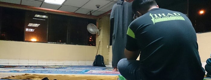 Surau Hentian Bas Putra (سوراو هنتين بس ڤوترا) is one of Masjid & Surau, MY #1.